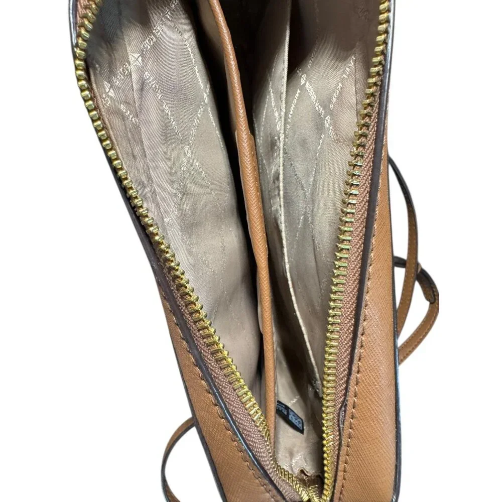 Michael Kors this crossbody